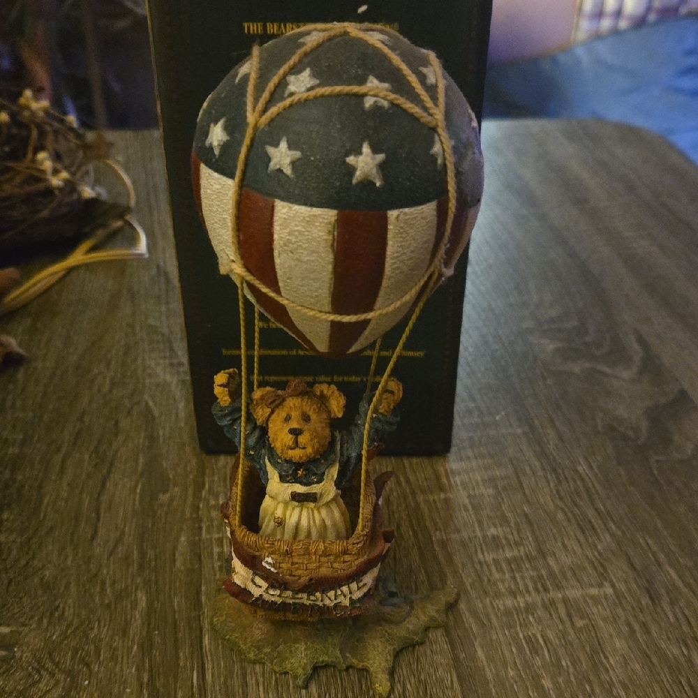 Boyds Bears Patriotic Hot Air Balloon Figurine
